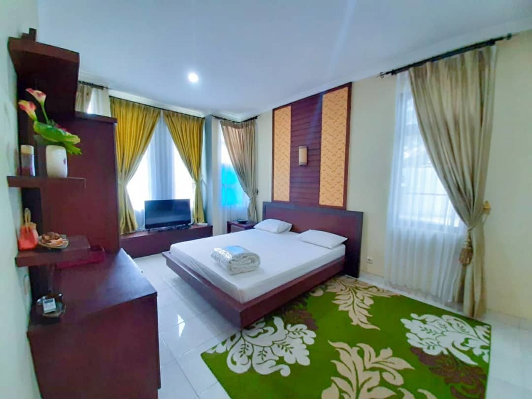 5 kamar tidur Kolam Renang Pribadi - villa puncak pass ciloto  FA1/01A