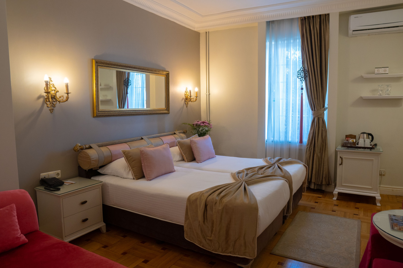 Elegance Single Room with City or Sea view