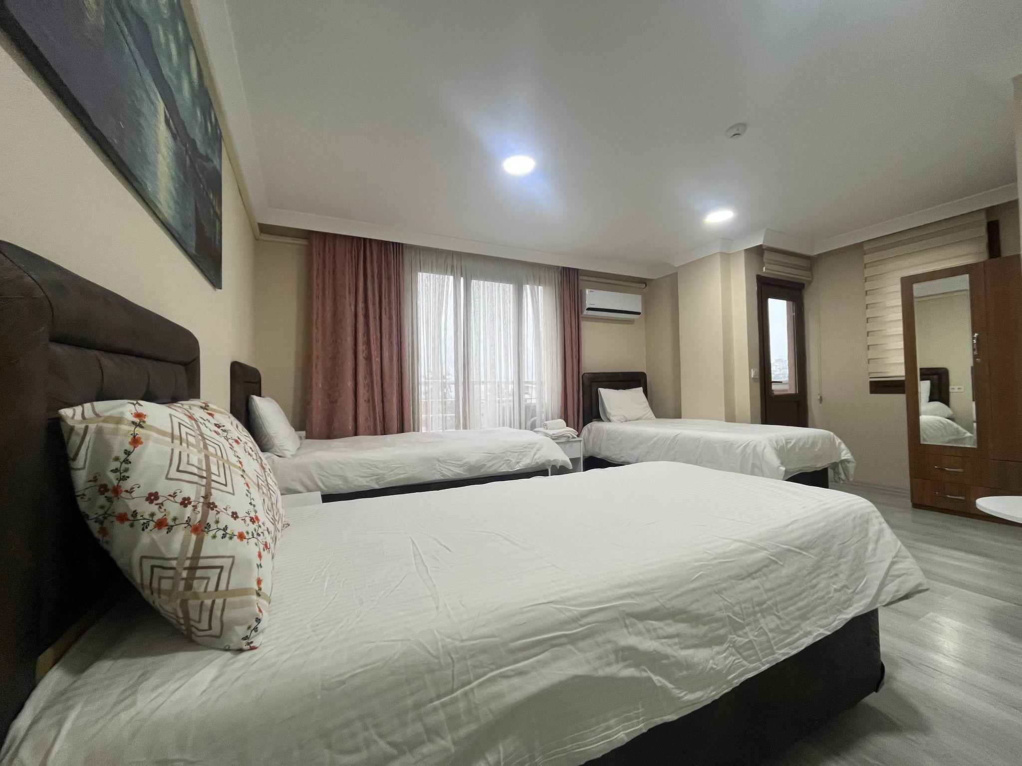 Twin Room *İki Tek Kişilik Oda*