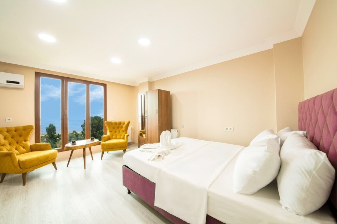 Junior Suit Oturma Alanlı Oda