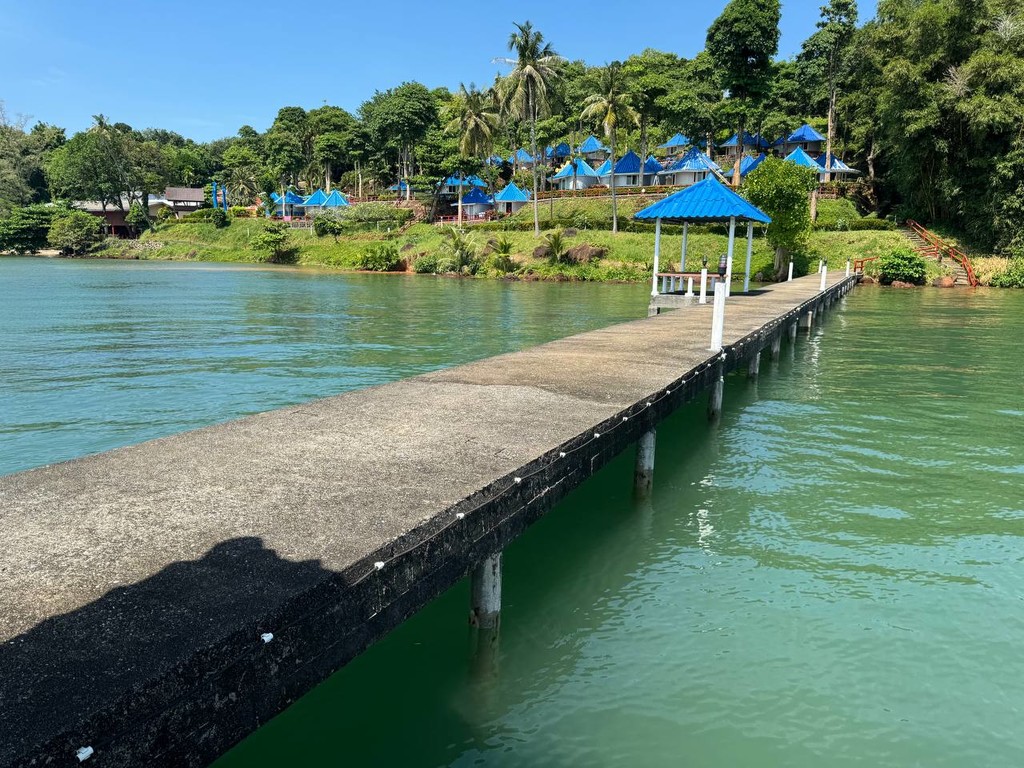 Pier Hug Lai Burihut view